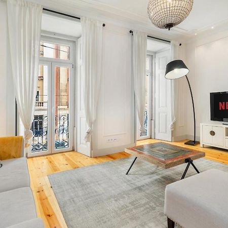 Whome Luxury Stay In Prime Location W/ Ac, Lift & Private Patio 리스본 외부 사진