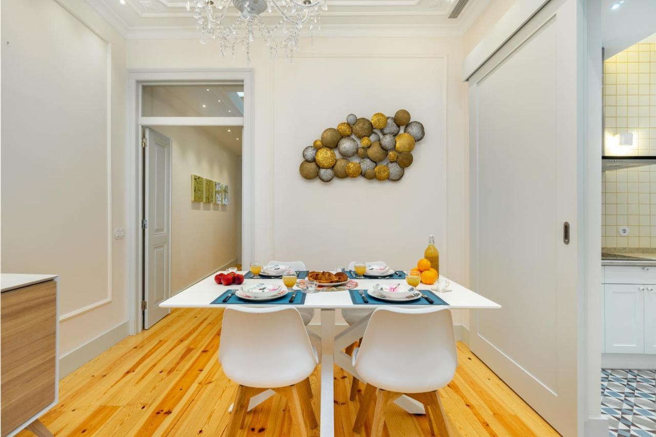 Whome Luxury Stay In Prime Location W/ Ac, Lift & Private Patio 리스본 외부 사진