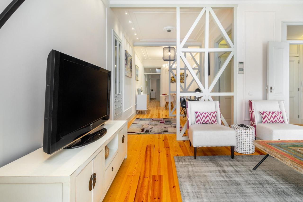 Whome Luxury Stay In Prime Location W/ Ac, Lift & Private Patio 리스본 외부 사진