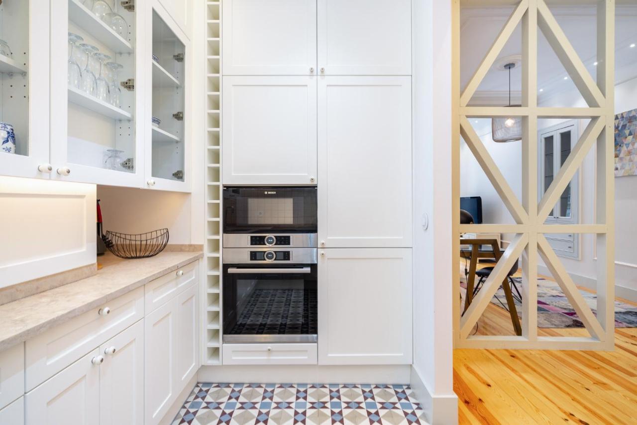 Whome Luxury Stay In Prime Location W/ Ac, Lift & Private Patio 리스본 외부 사진