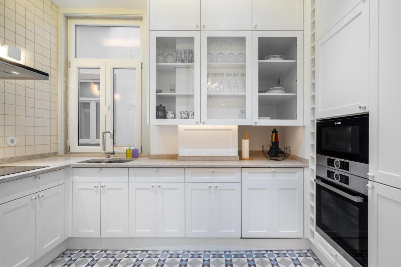 Whome Luxury Stay In Prime Location W/ Ac, Lift & Private Patio 리스본 외부 사진