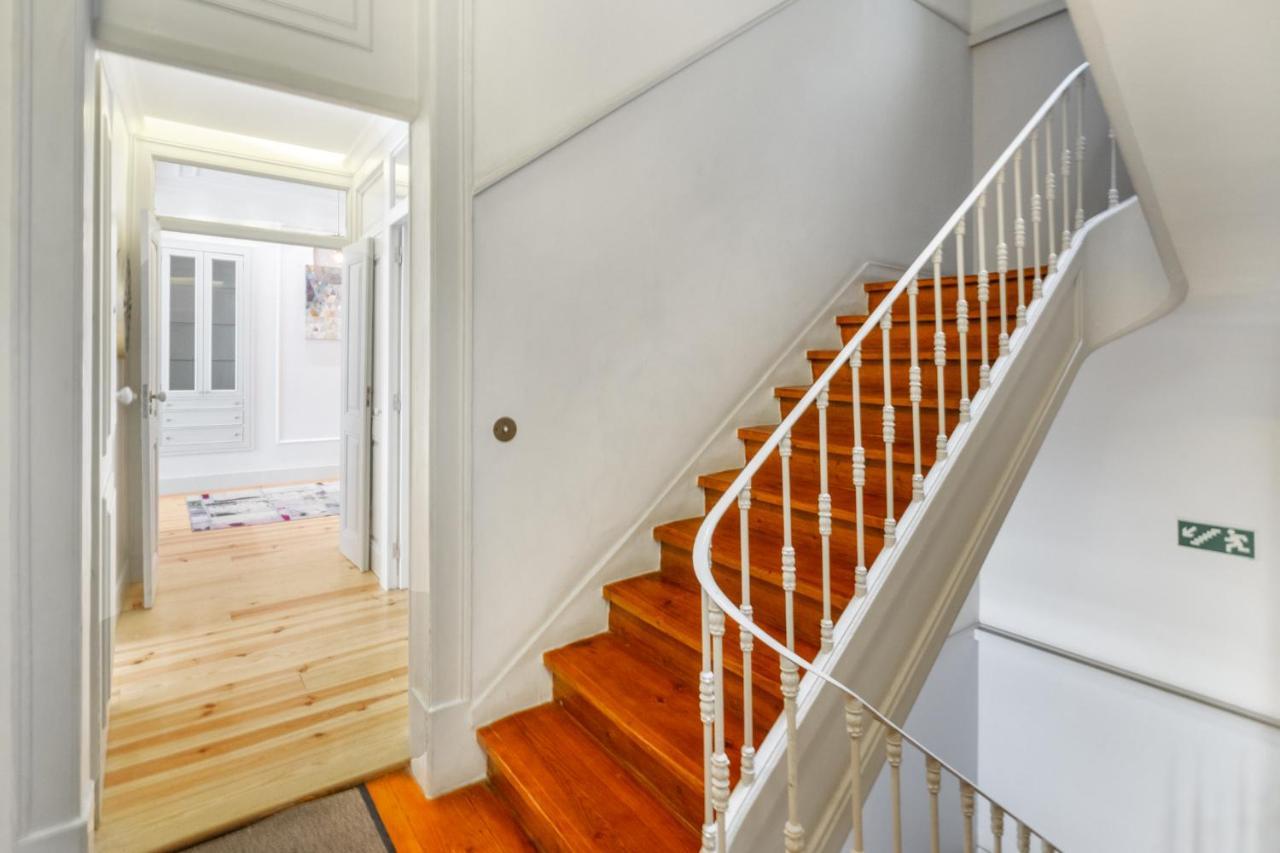 Whome Luxury Stay In Prime Location W/ Ac, Lift & Private Patio 리스본 외부 사진